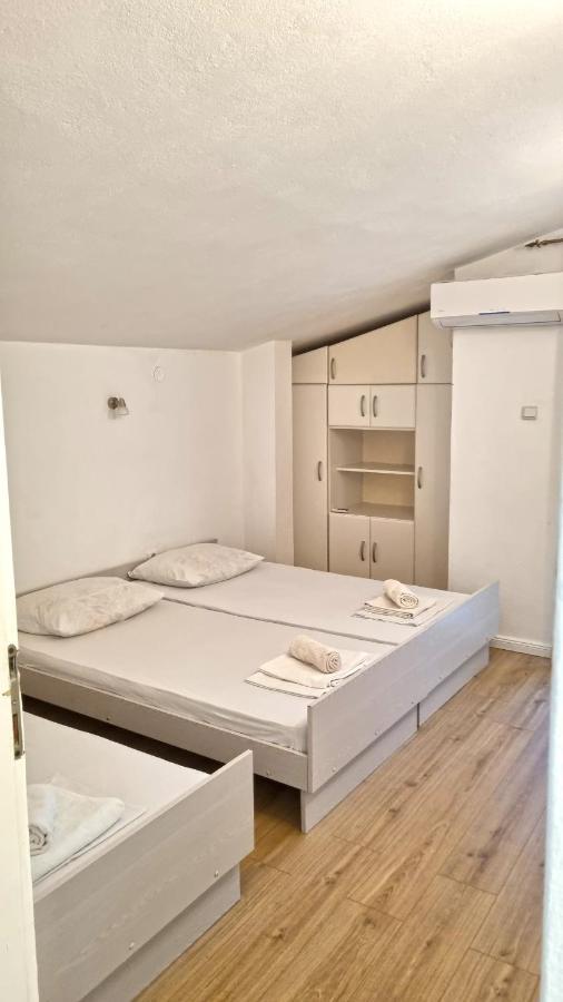 Folic Apartment *