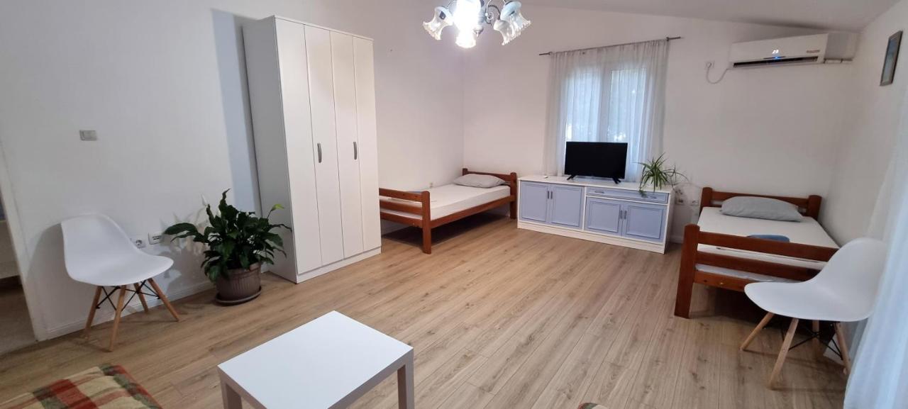 Folic Apartment