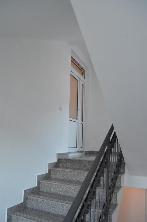 Folic Apartment Sutomore