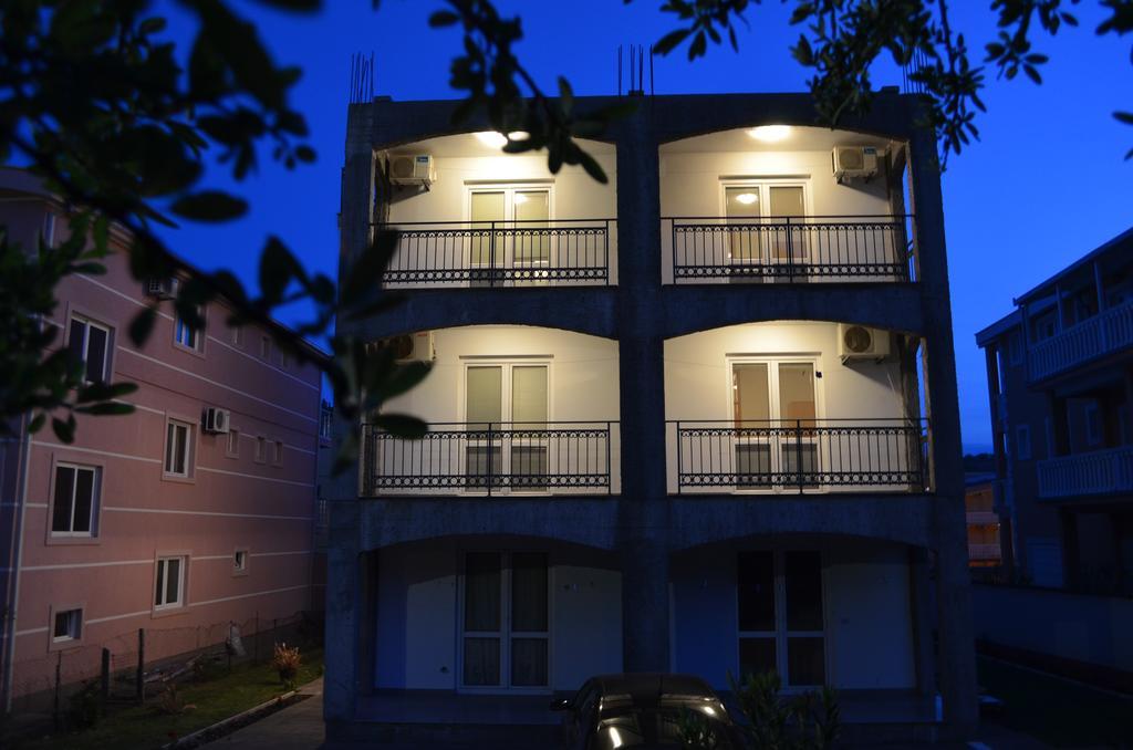 Folic Apartment