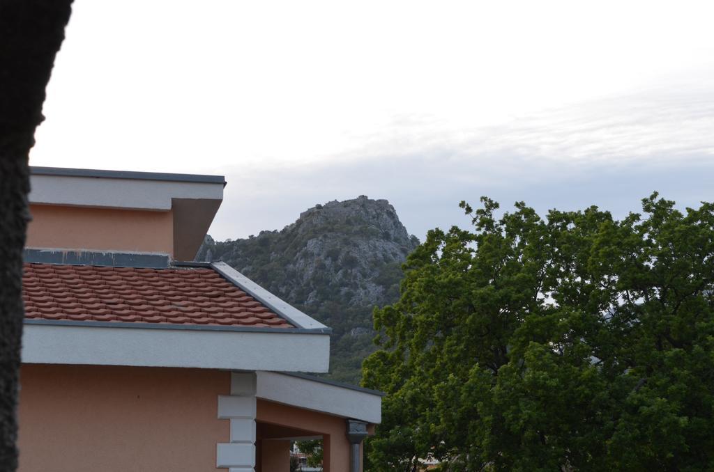 Folic Apartment Sutomore